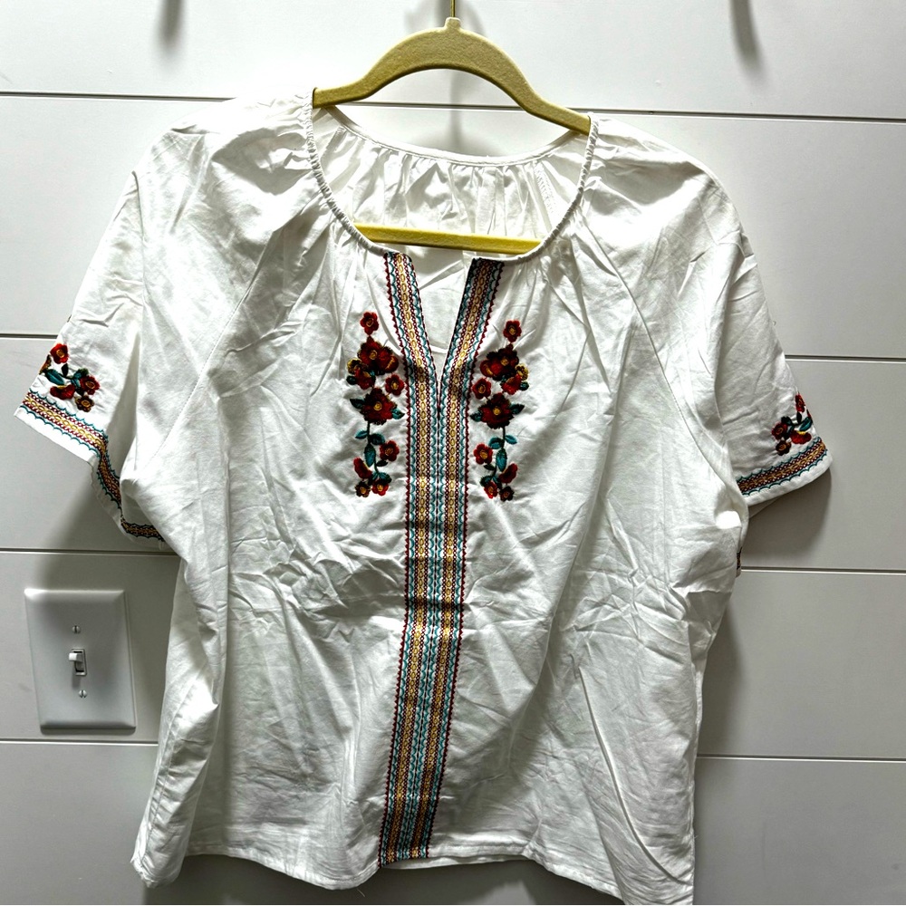 Size XL, short sleeve boho blouse. Super cute. Fits more like a large. NWOT